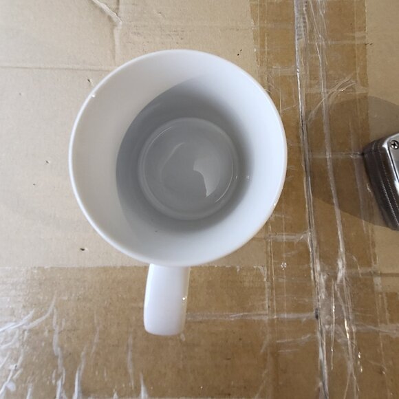 Vintage Christmas Santa Claus on snowshoes Coffee Tea Cup Mug Japan GUC SEE PICS - Picture 5 of 8